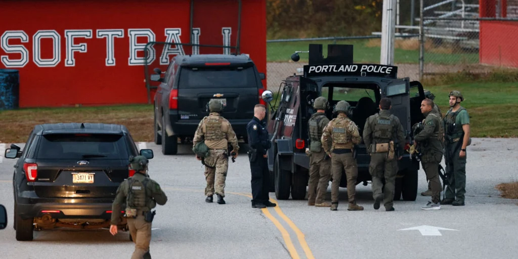 Búsqueda por el sospechoso del tiroteo en Maine.Boston Globe via Getty Images