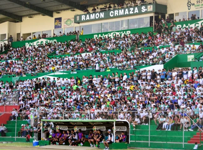 Hinchada Liga Deportiva Universitaria de Portoviejo